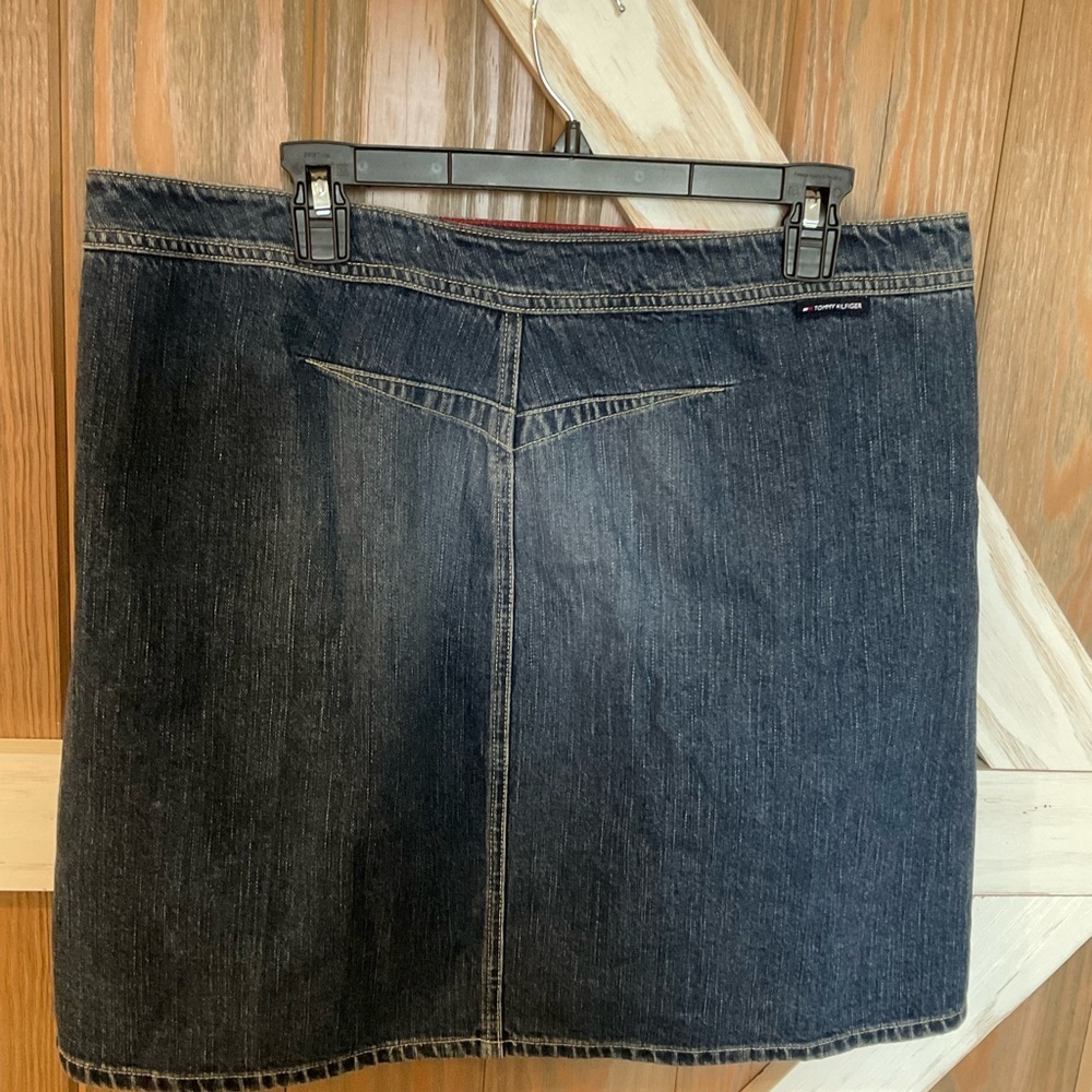 Tommy Hilfiger denim skirt with zipper. Waist 19 1/2”, length 19 1/2” - Picture 6 of 8